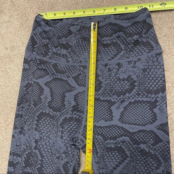 All Fenix Charcoal Python Print leggings high rise size small - Picture 7 of 11
